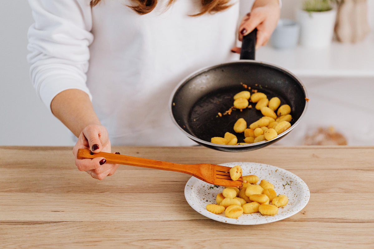 How to Clean Ceramic Pan